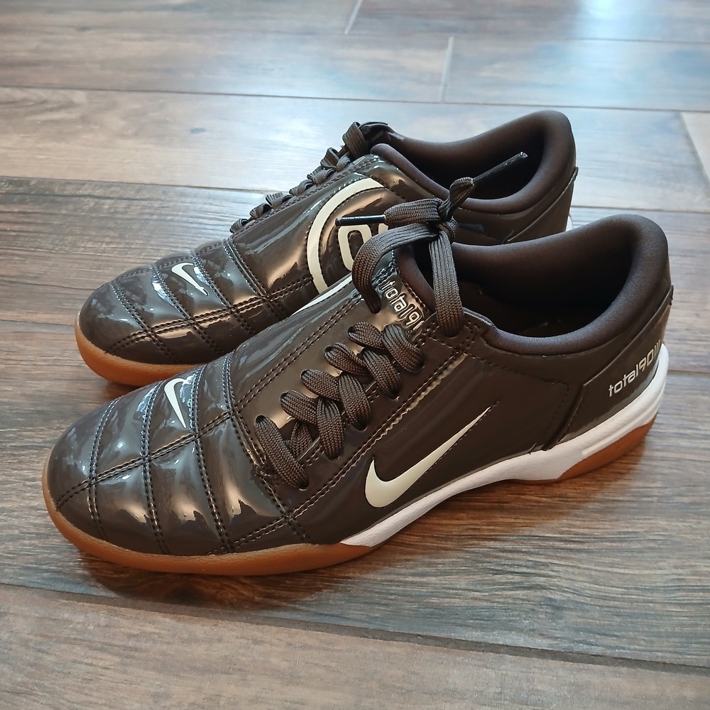 Nike Indoor Soccer Shoes Womens 7.5 Brown Gum Bottom Total 90 Shoot IV IB5666